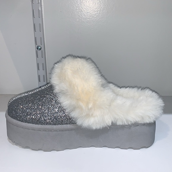 PLATFORM SPARKLY SILVER FUR SLIPPERS - Picture 6 of 8